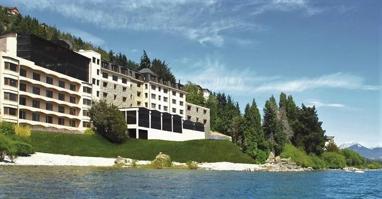 Alma del Lago Suites  background