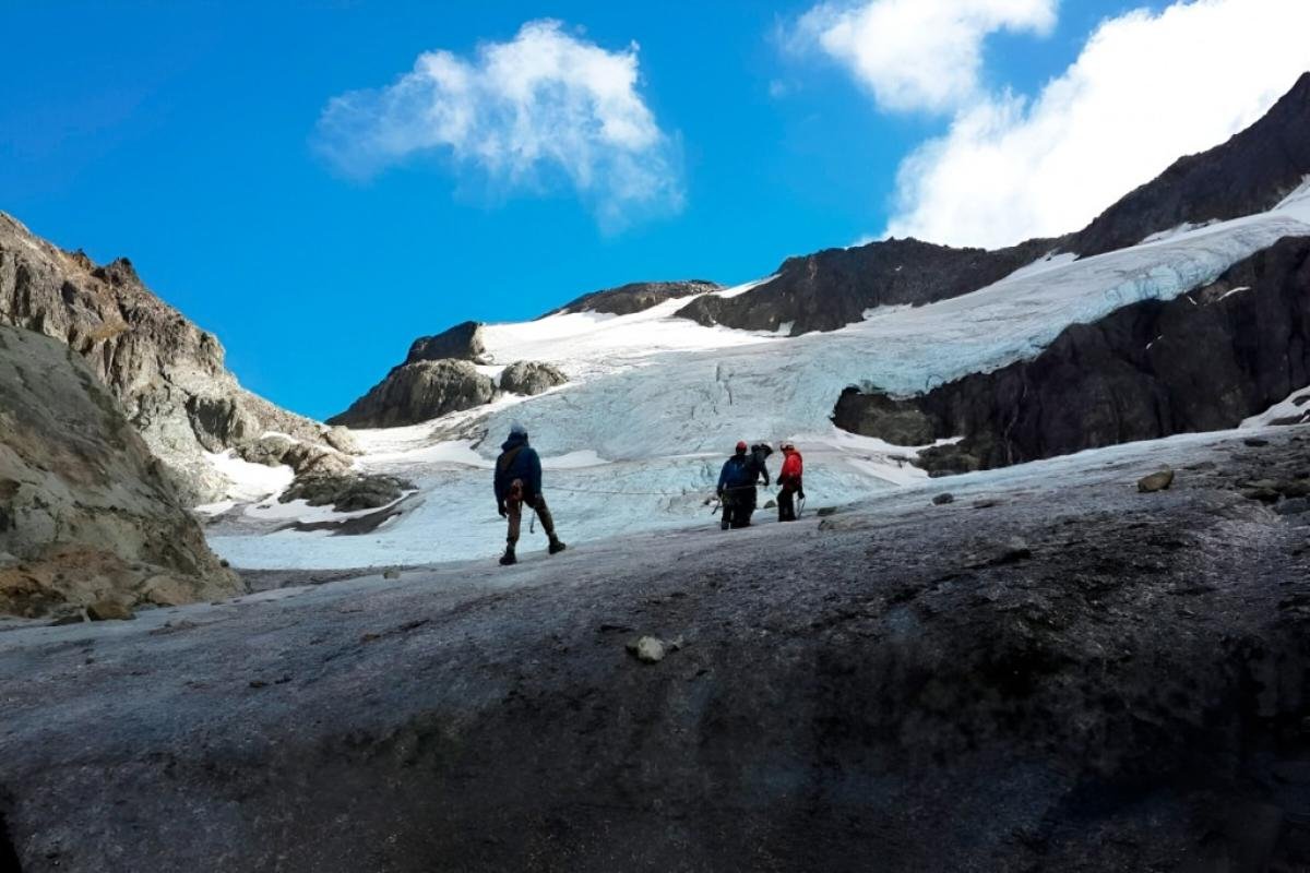 Trekking to Vinciguerra Glacier Ushuaia - Image 2