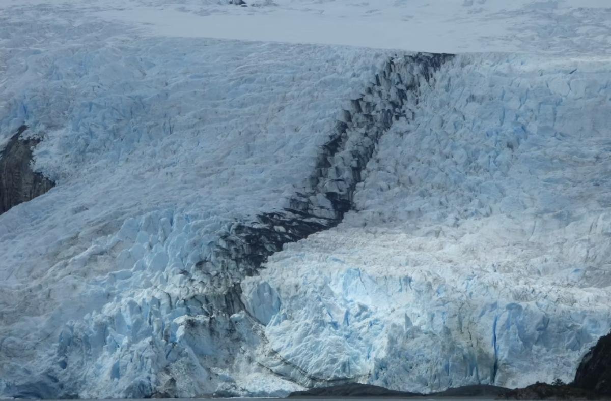 Avenue of the Glaciers Punta Arenas - Image 5