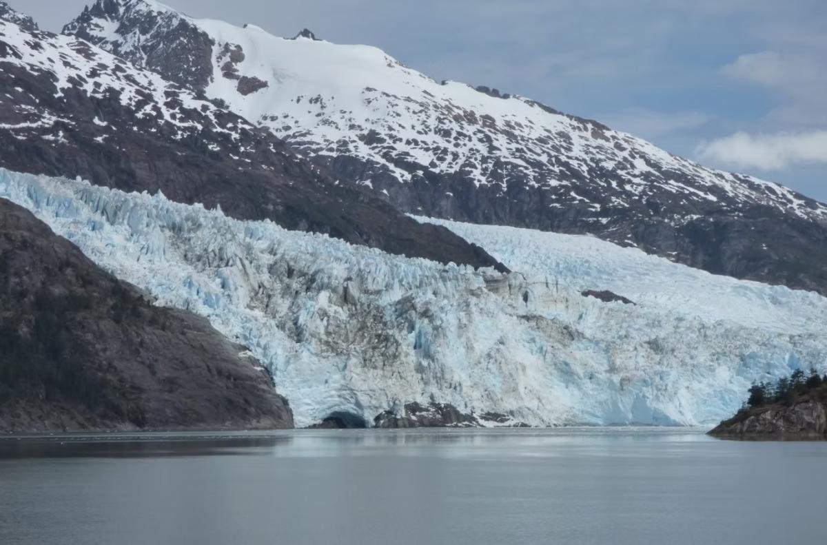 Avenue of the Glaciers Punta Arenas - Image 6