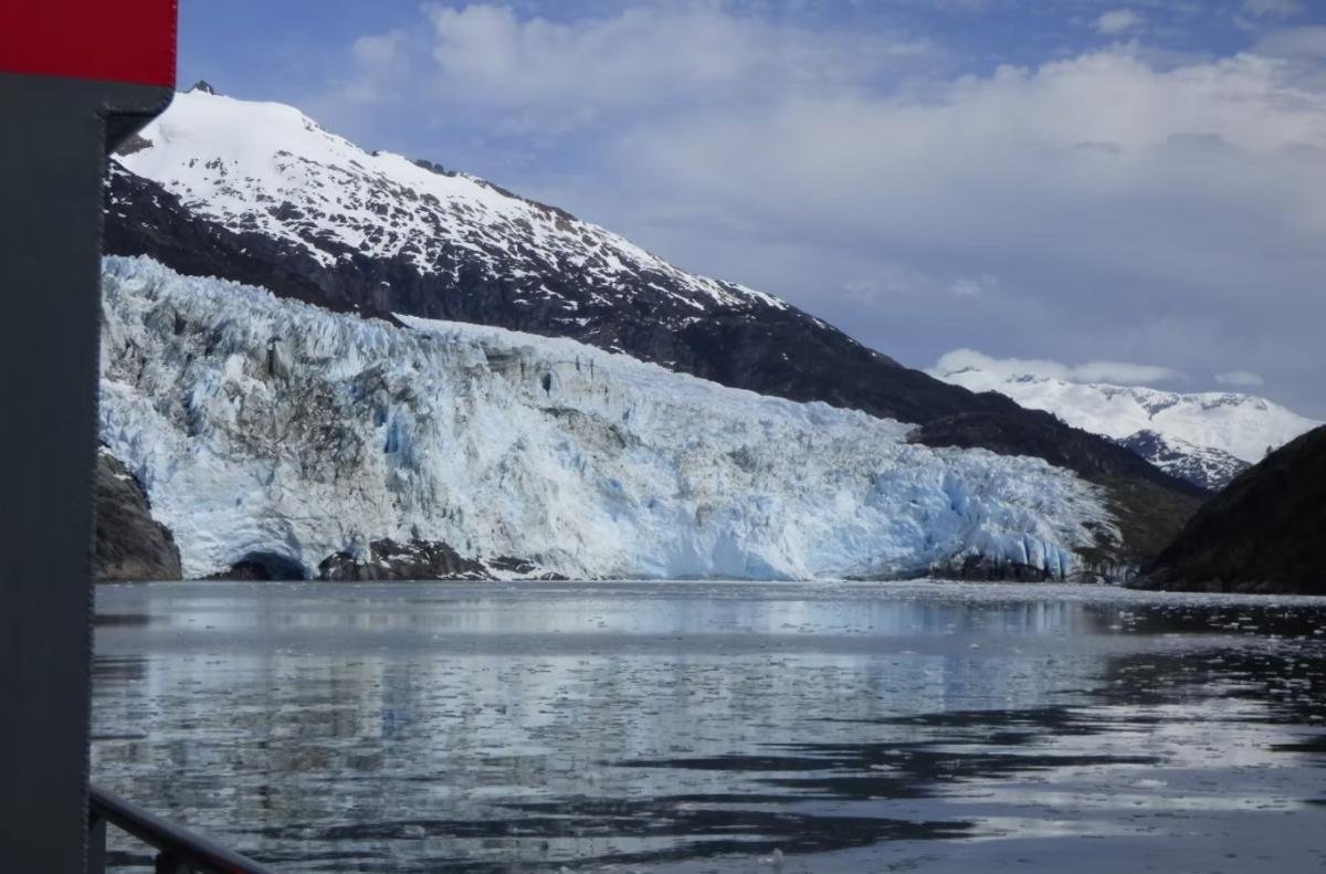 Avenue of the Glaciers Punta Arenas - Image 7