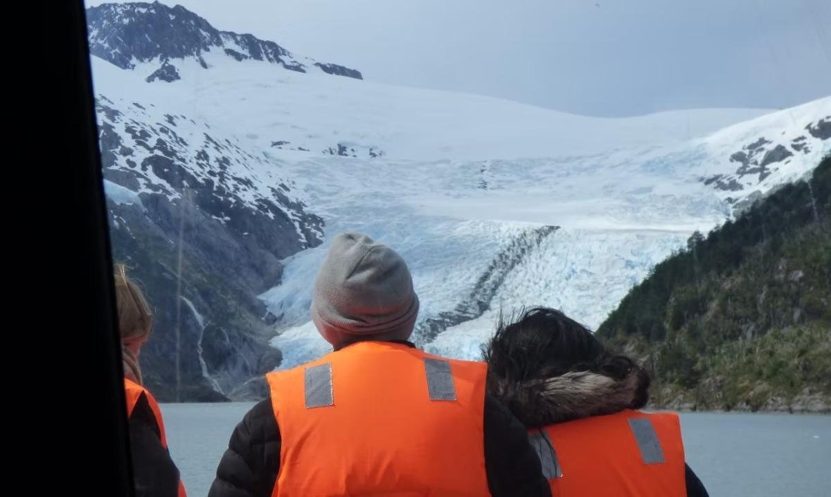 Avenue of the Glaciers Punta Arenas - Image 9