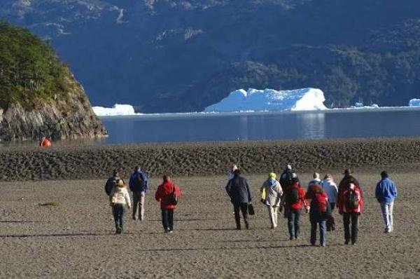 Torres del Paine Full-Day Tour from Puerto Natales to El Calafate