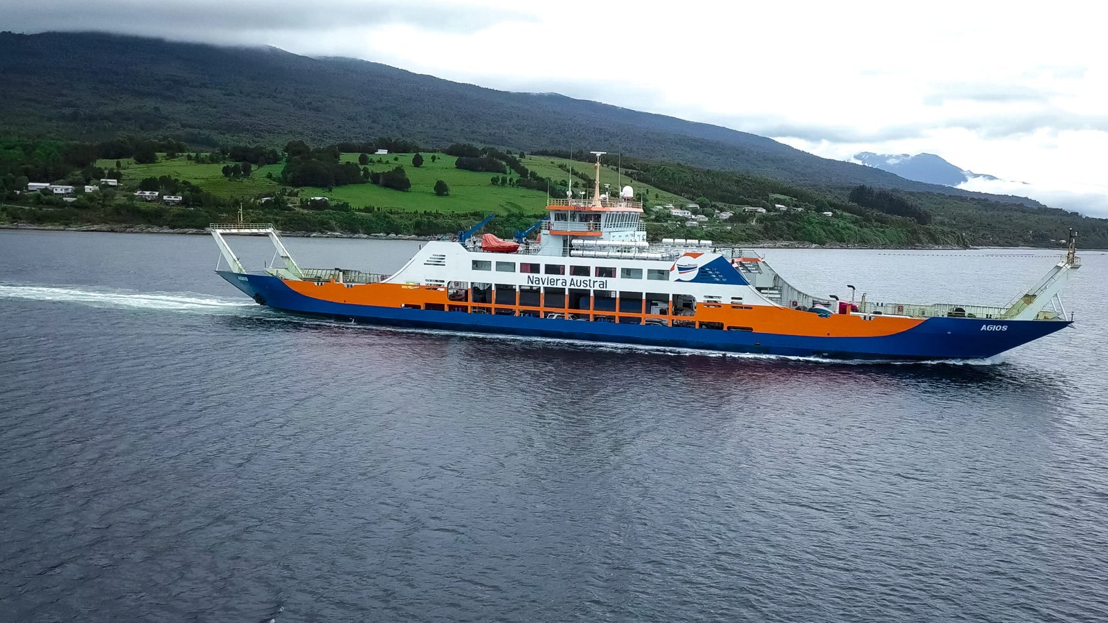 Ferry Crosg Carretera Austral Chile 