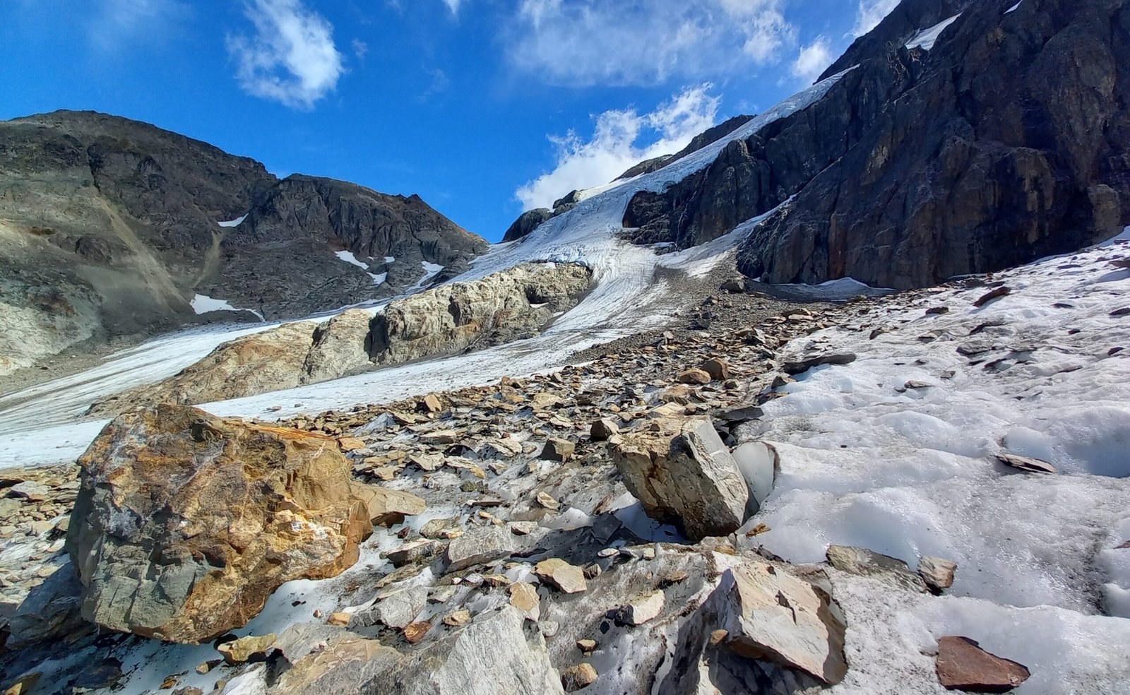 Vinciguerra-Glacier-arriving to the glacier