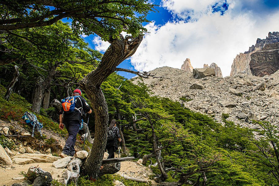trekking-base-torres-del-paine-chile paine towers